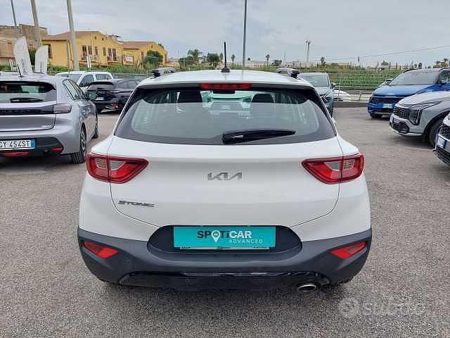 Usata Kia Stonic Style 83 CV (61 kW) 2022 Bianco SUV