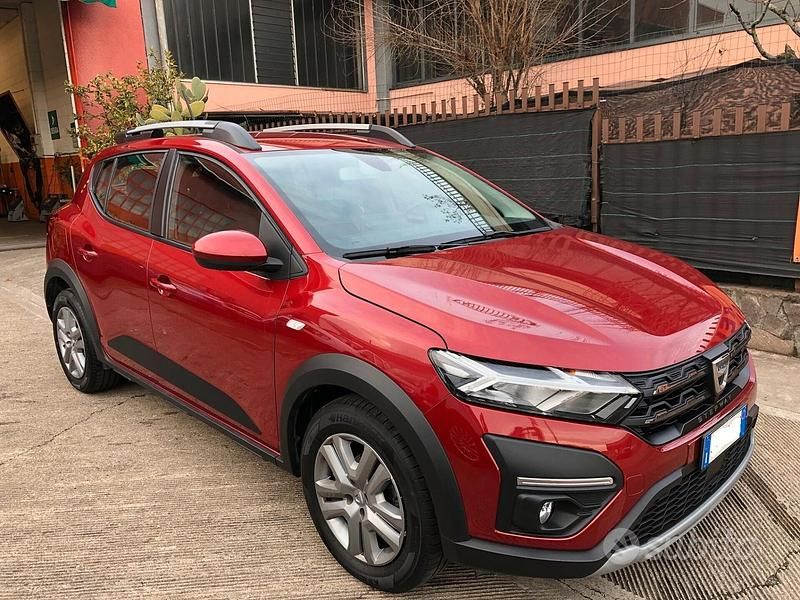 Usata Dacia Sandero Essentiel 101 CV (74 kW) 2022 Rosso Berlina