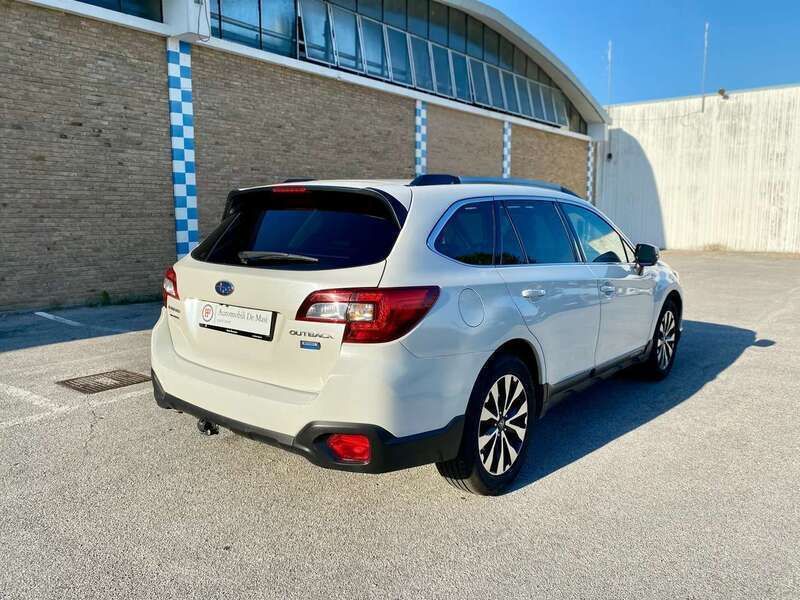 Usata Subaru Outback Style 150 CV (110 kW) 2017 Bianco SUV