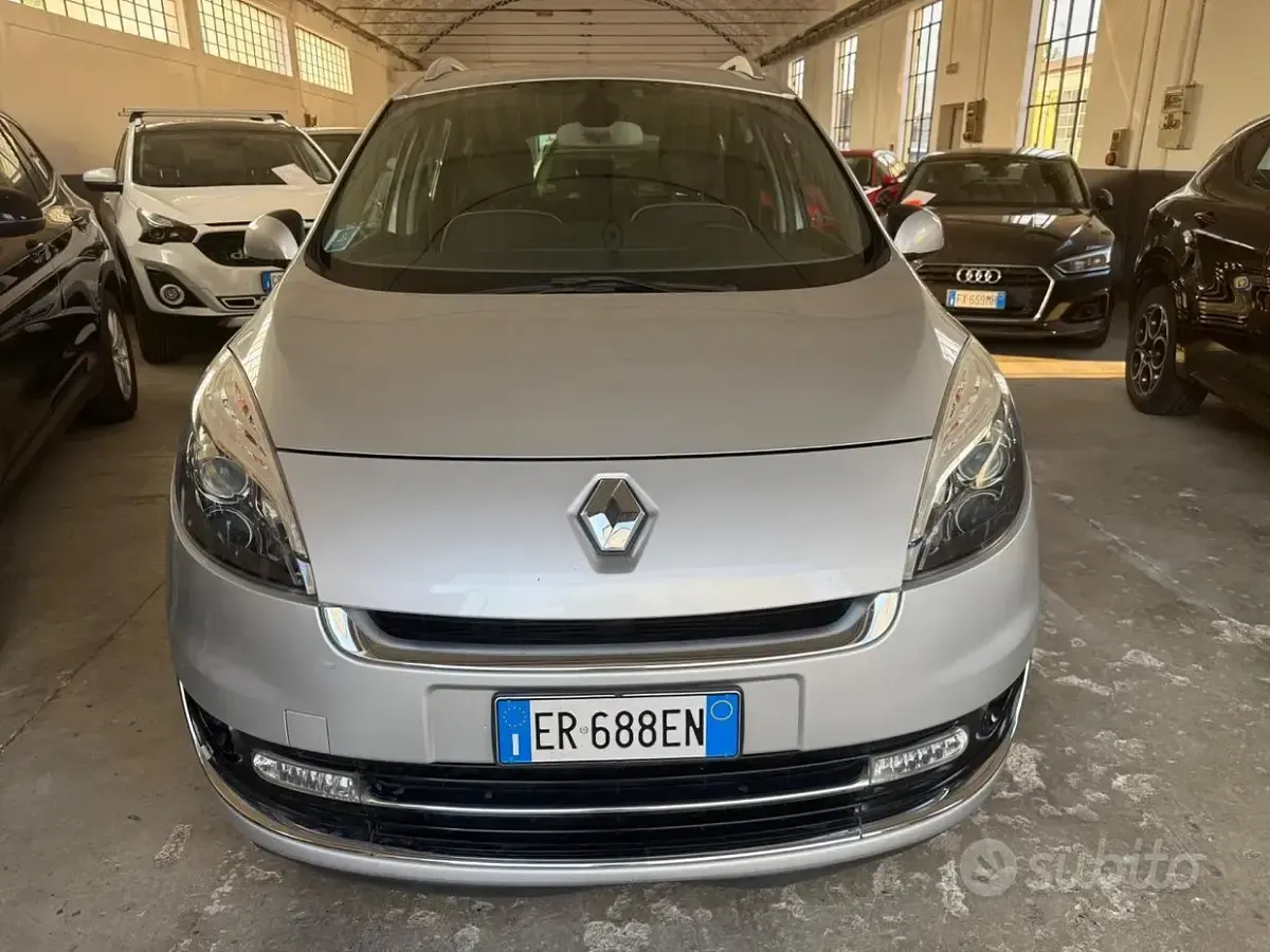 Usata Renault Scénic III 110 CV (80 kW) 2013 Grigio Monovolume
