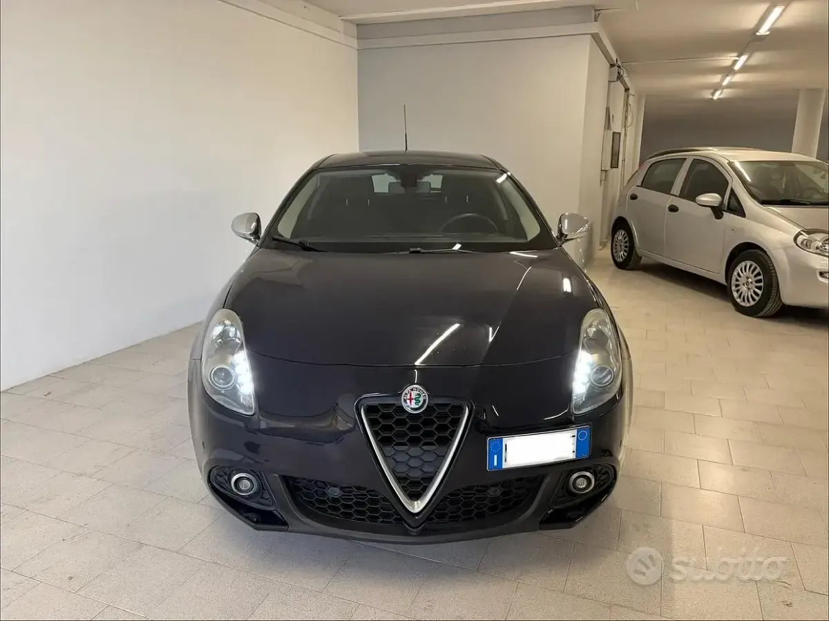 Usata Alfa Romeo Giulietta Super 120 CV (88 kW) 2018 Bluazzurro Utilitaria