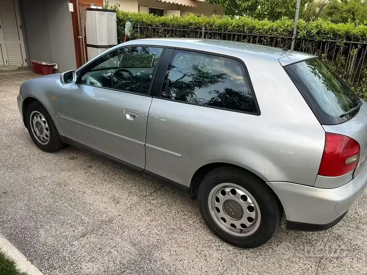Usata Audi A3 101 CV (74 kW) 1997 Grigio Utilitaria