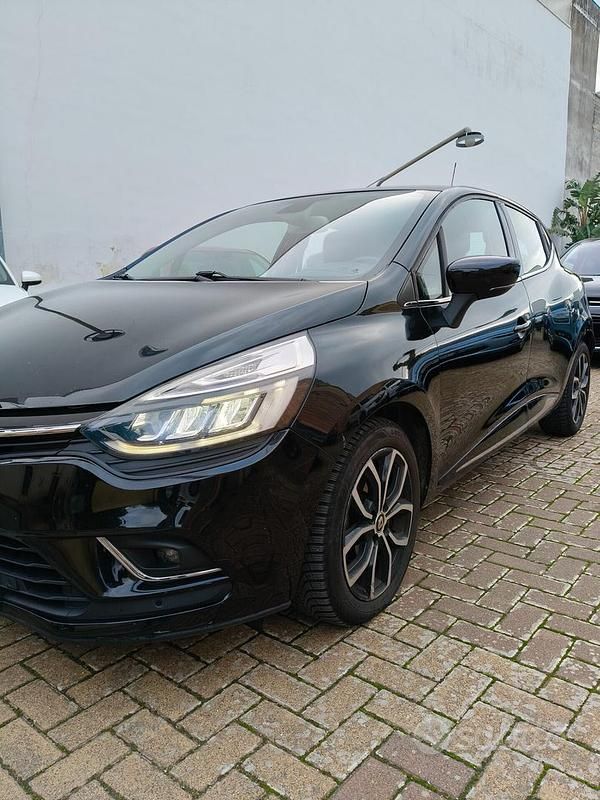 Nero Usata 2016 Renault Clio IV Intens Tre volumi | 7579 € (Cara) - Immagine 1/4