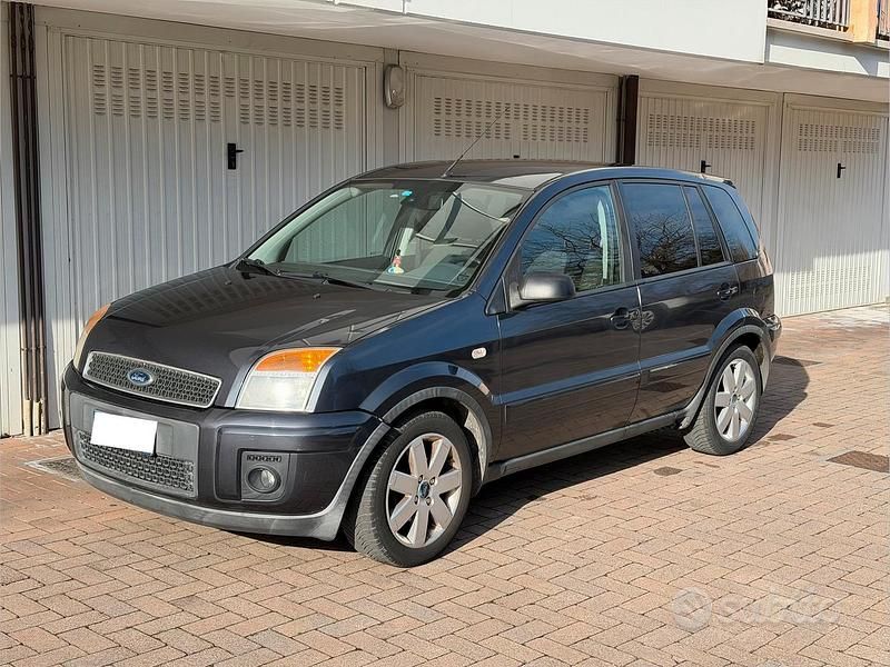 Nero Usata 2006 Ford Fusion Collection Due volumi | 1900 € (Ottimo prezzo) - Immagine 1/4