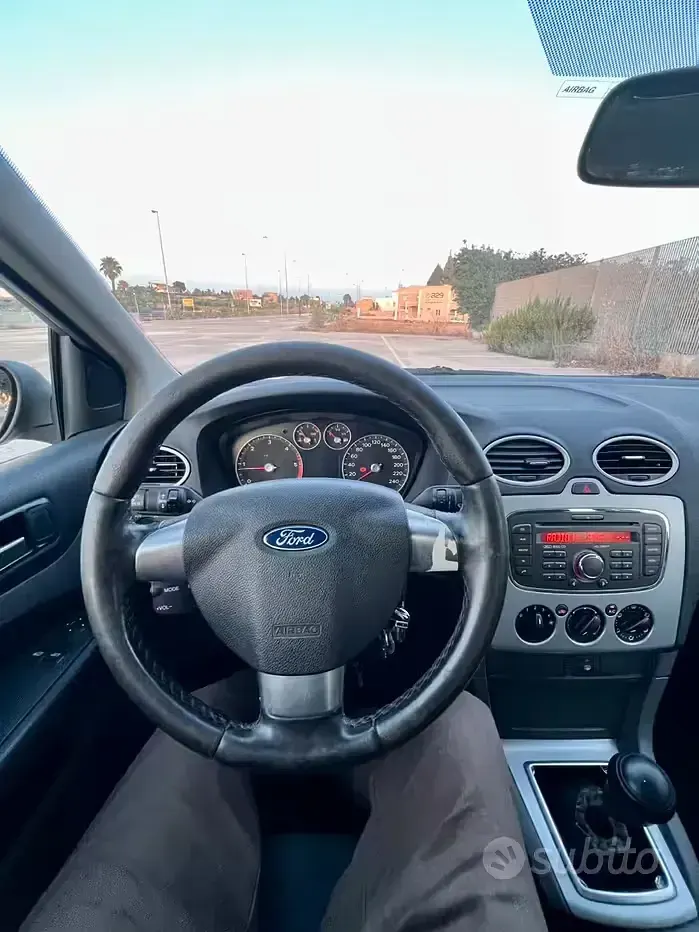 Usata Ford Focus 90 CV (66 kW) 2008 Grigio Station wagon