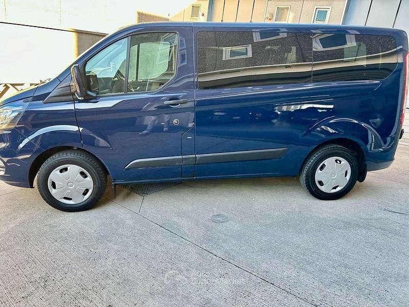 Usata Ford Tourneo Custom 131 CV (96 kW) 2022 Blu/azzurro Furgone