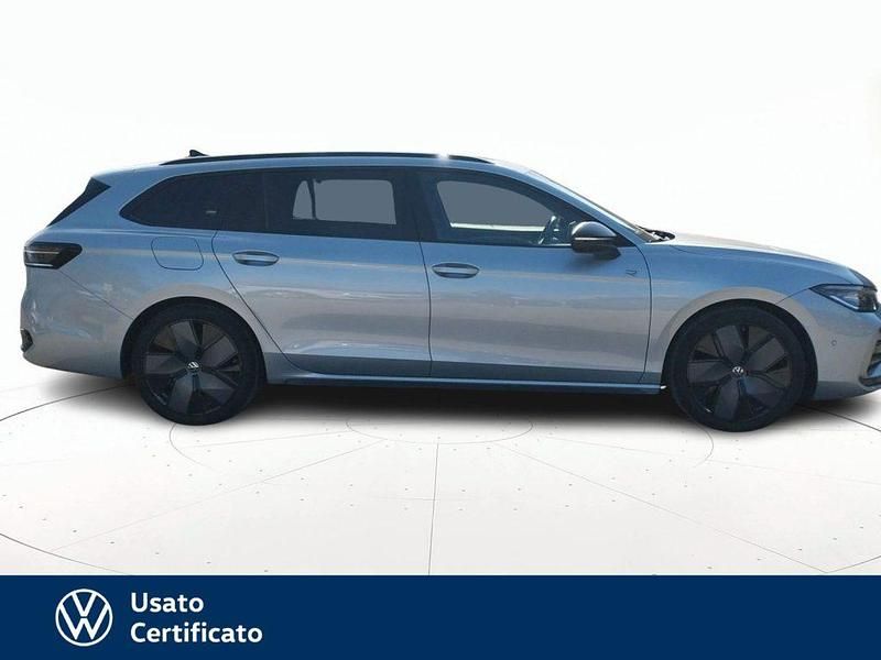 Begagnad VW Passat R-line 150 HK (110 kW) 2024 Grå Kombi