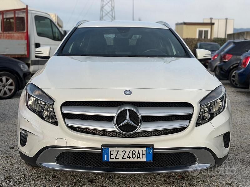 Usata Mercedes GLA200 Premium 136 CV (100 kW) 2015 Bianco SUV