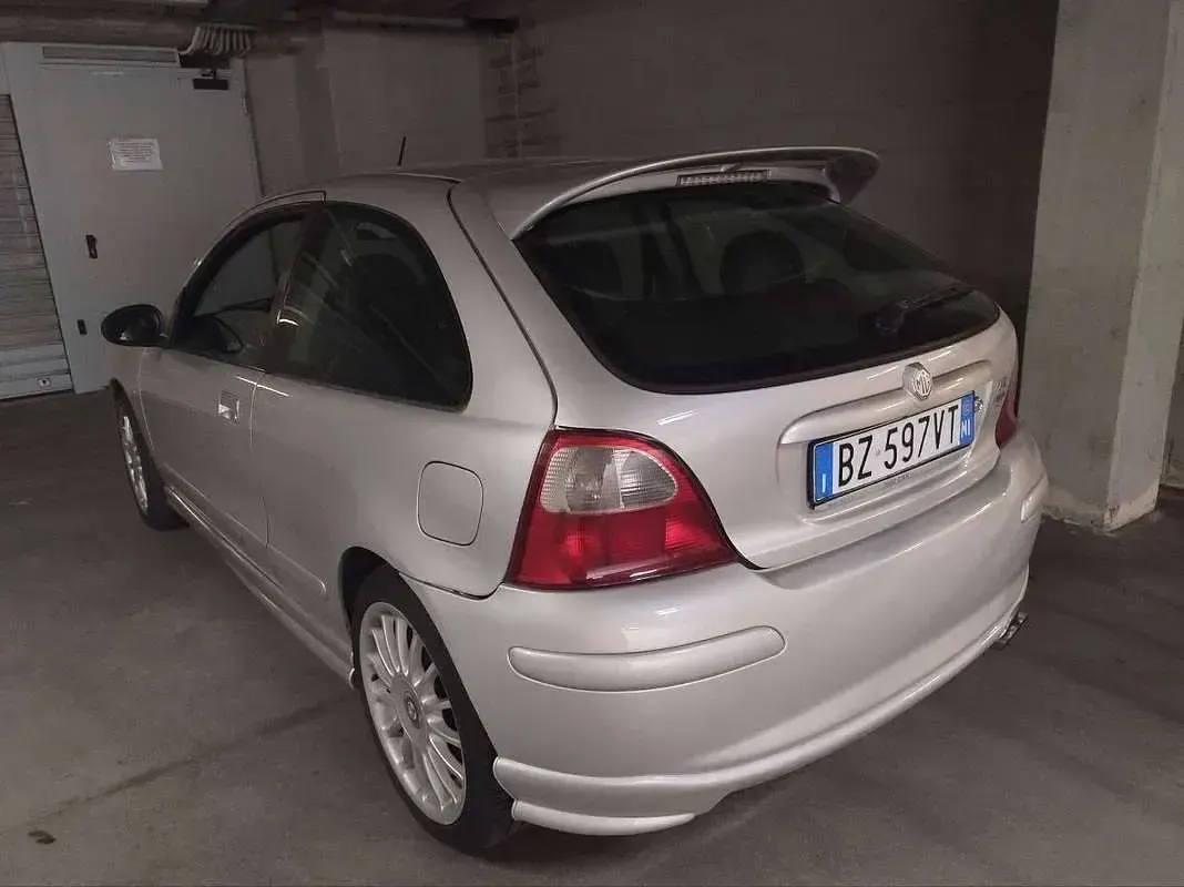 Usata MG ZR 160 CV (117 kW) 2002 Argento Utilitaria