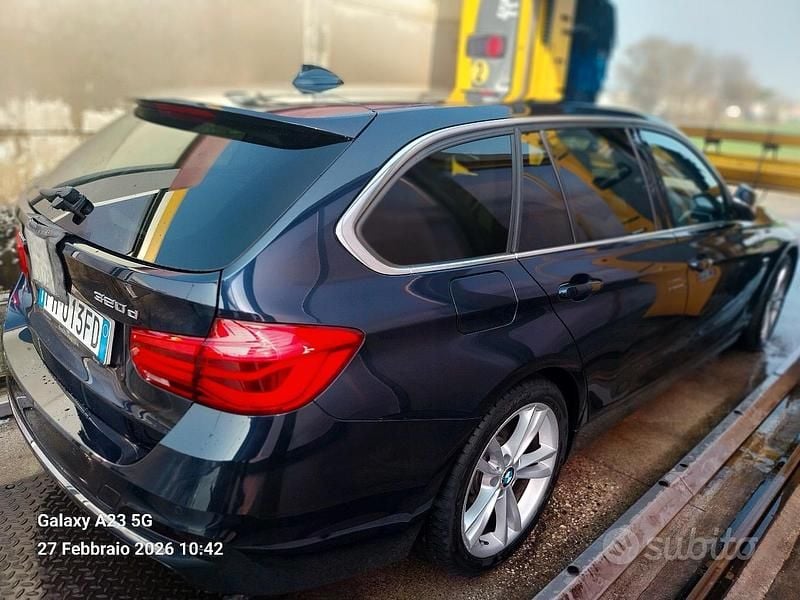Usata BMW 320 Luxury Line 190 CV (139 kW) 2017 Blu Station wagon