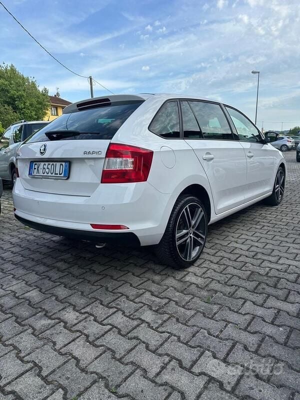 Usata Skoda Rapid ScoutLine 90 CV (66 kW) 2017 Bianco Station wagon