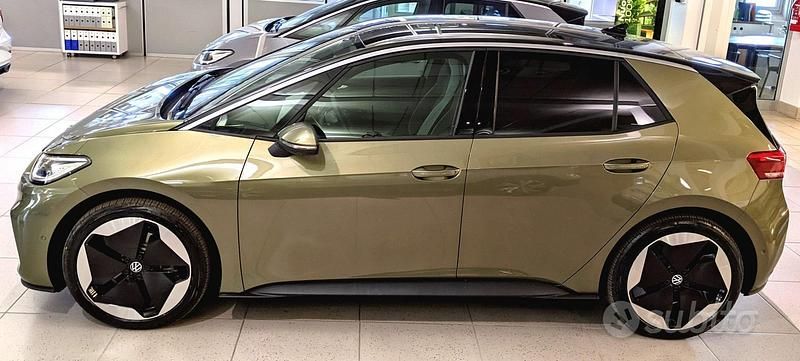 Nuova VW ID.3 Pro Performance 239 kW (326 CV) 2025 Verde Utilitaria