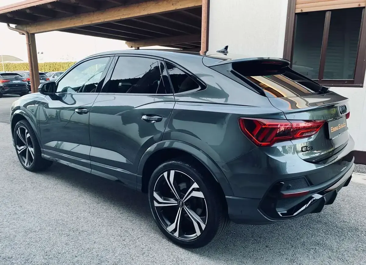 Begagnad Audi Q3 Sportback S-Line 150 HK (110 kW) 2025 Grå SUV