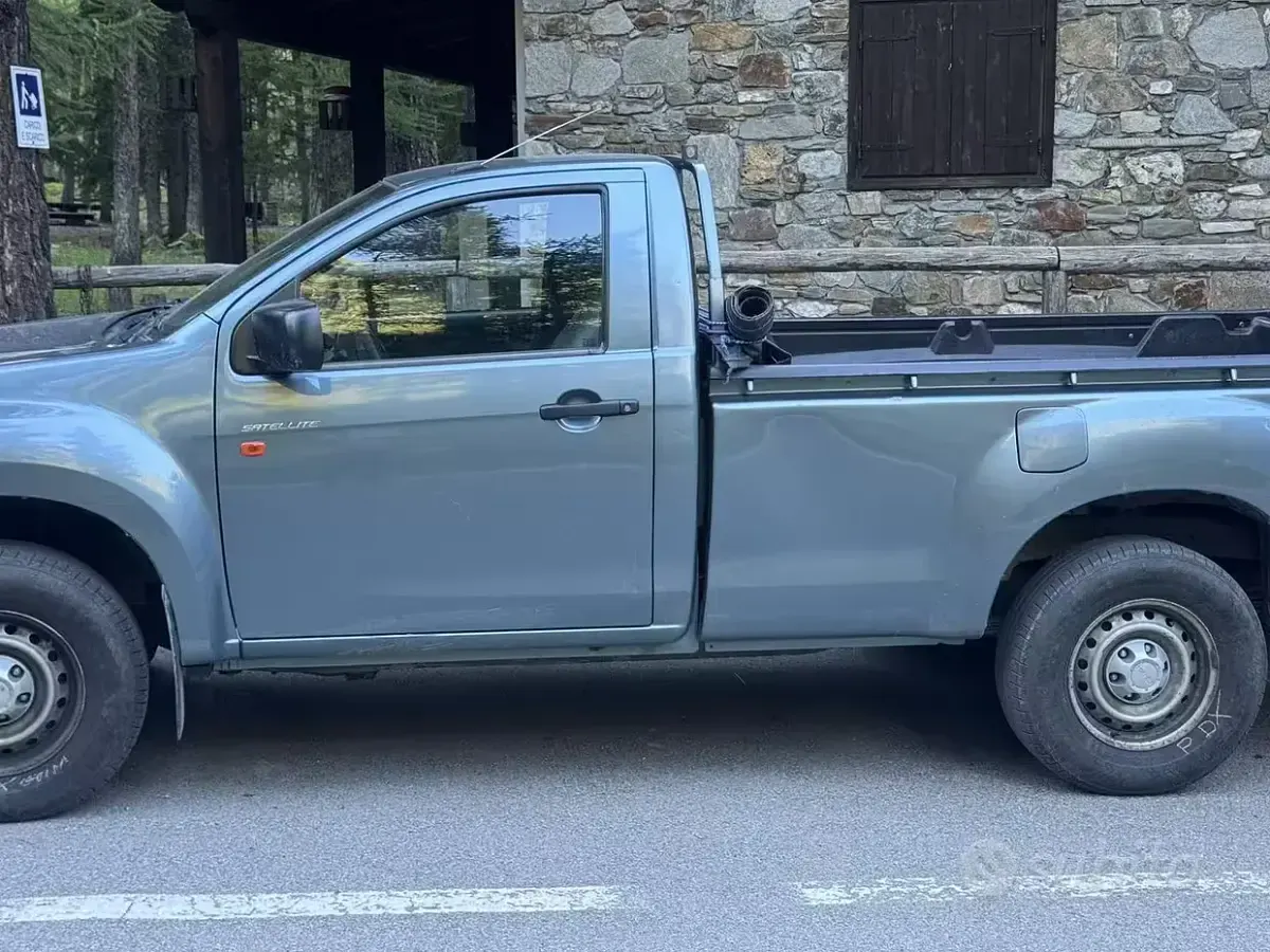 Usata Isuzu D-Max 163 CV (119 kW) 2014 Bluazzurro Cabrio