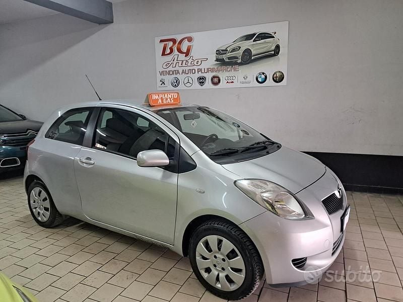 Usata Toyota Yaris 69 CV (50 kW) 2008 Grigio Berlina