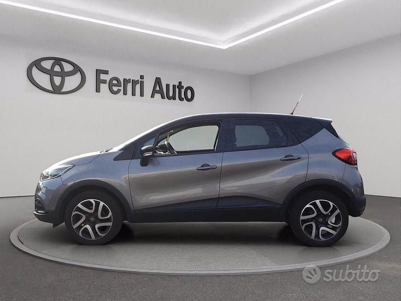 Usata Renault Captur 90 CV (66 kW) 2017 Grigio SUV