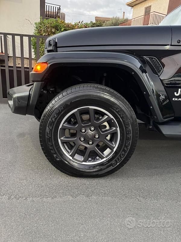 Usata Jeep Gladiator Overland 264 CV (194 kW) 2023 Nero Pick-up