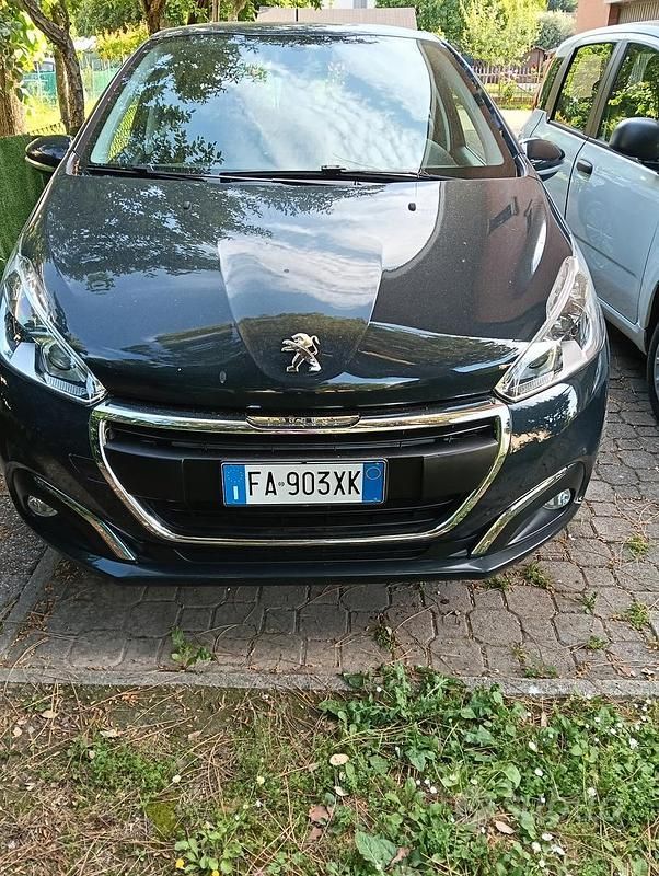 Usata Peugeot 208 2015 Utilitaria