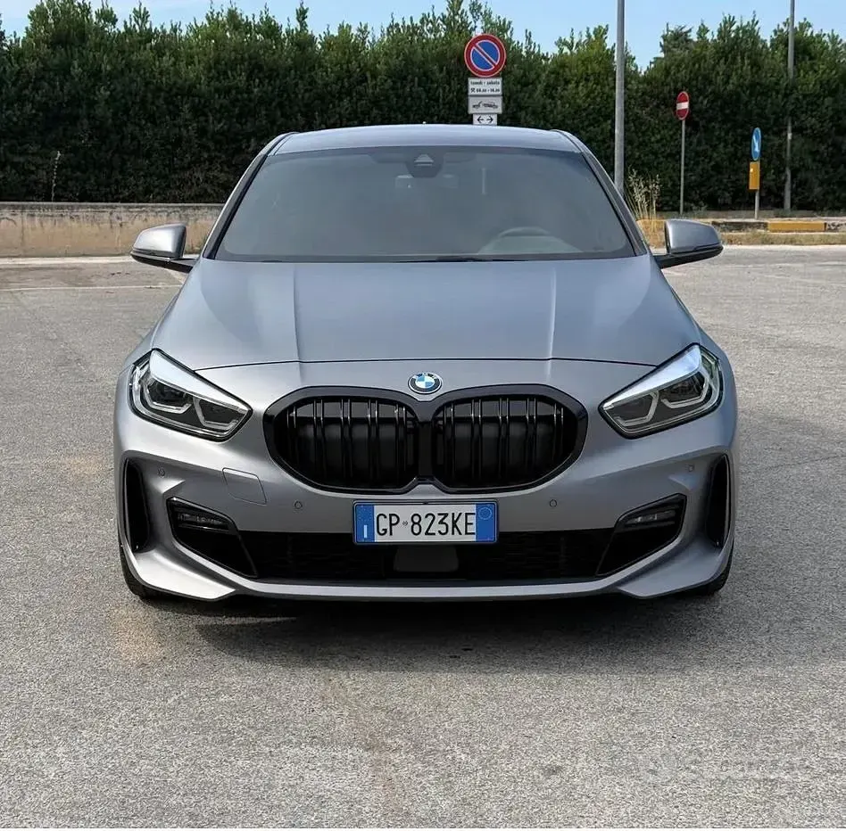 Usata BMW 116 M Sport 116 CV (85 kW) 2023 Grigio Utilitaria