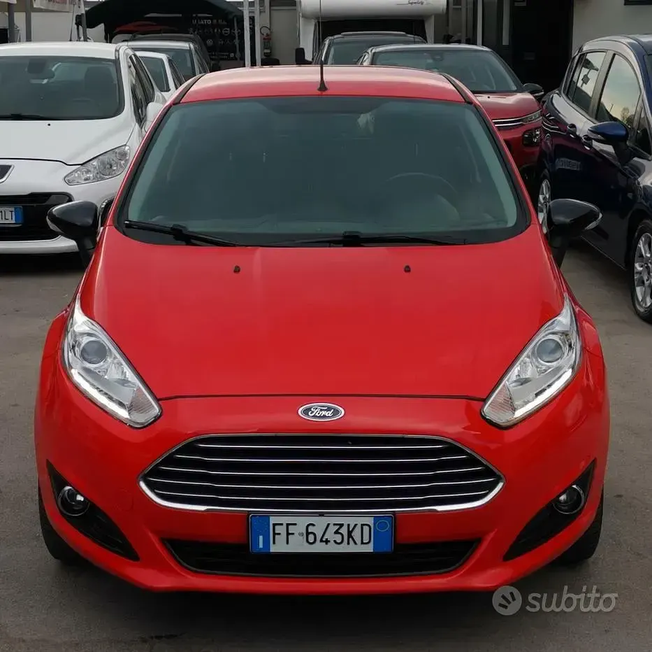 Usata Ford Fiesta Titanium 95 CV (69 kW) 2016 Rosso Utilitaria