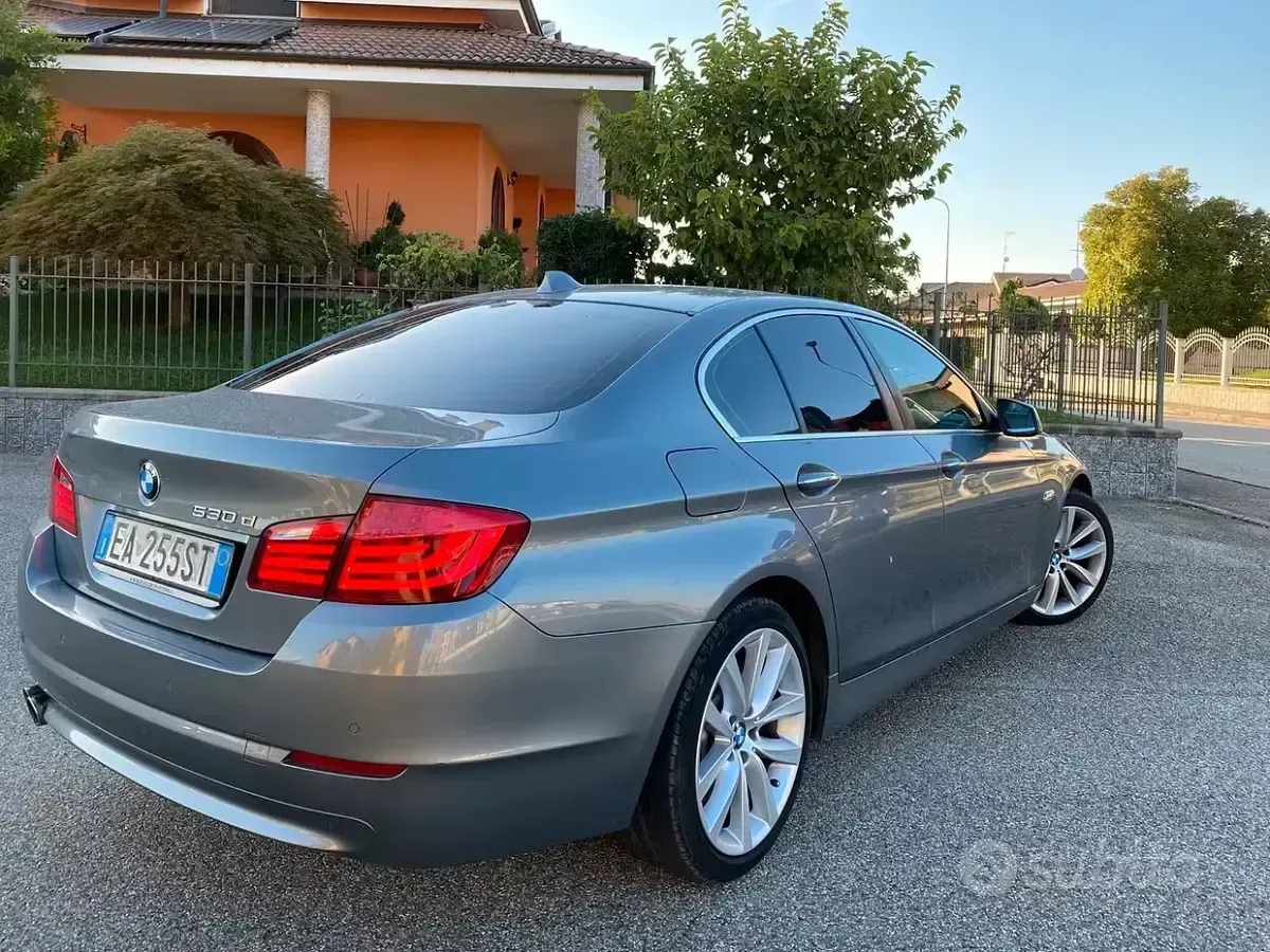 Usata BMW 530 M Sport 245 CV (180 kW) 2010 Grigio Berlina