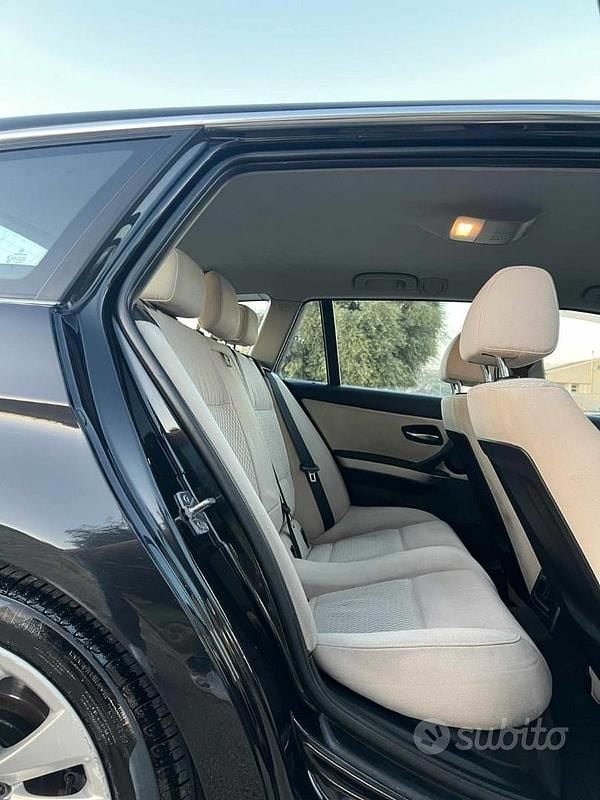 Usata BMW 318 143 CV (105 kW) 2011 Nero Station wagon