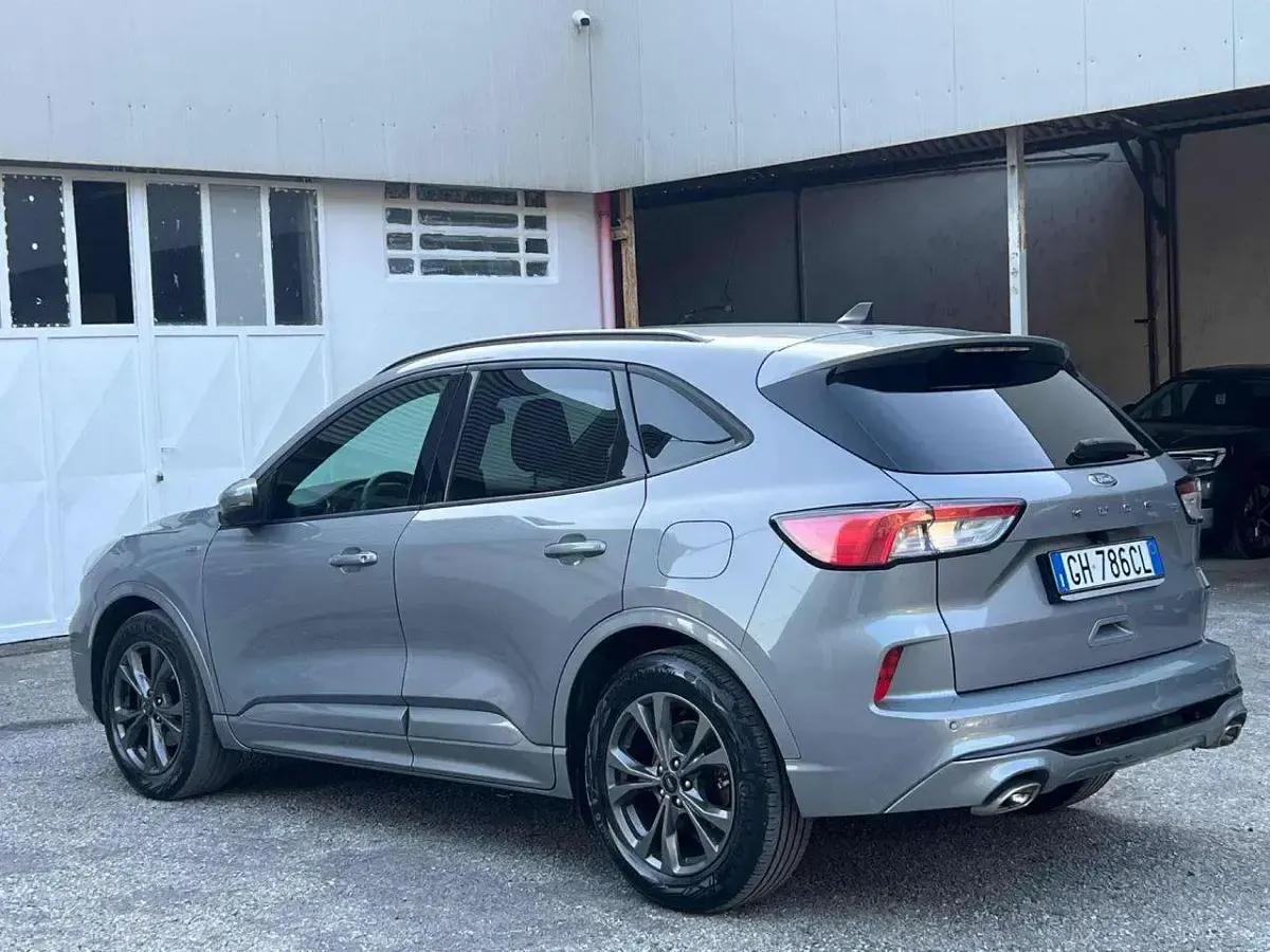 Usata Ford Kuga ST-Line X 120 CV (88 kW) 2022 Grigio SUV