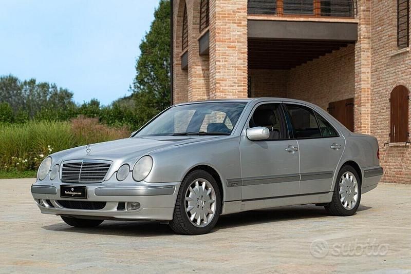 Usata Mercedes E430 279 CV (205 kW) 2000 Grigio Berlina