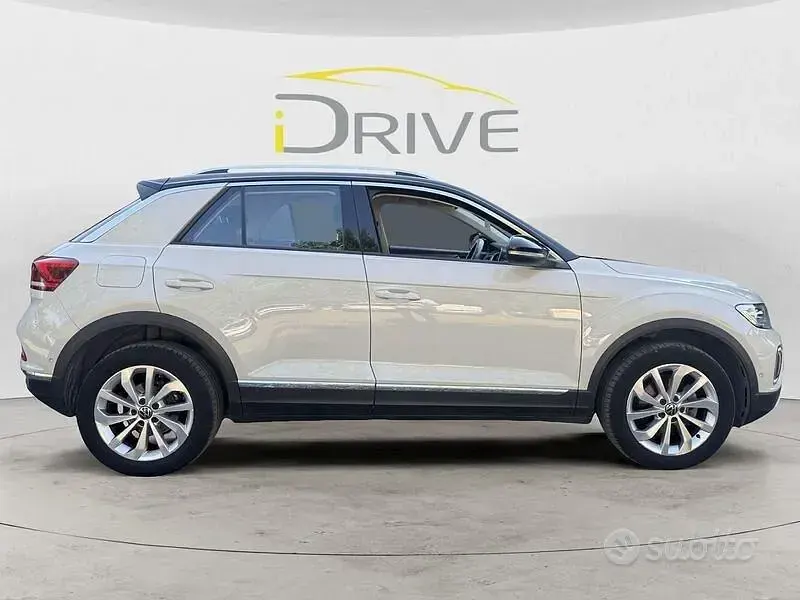 Usata VW T-Roc Style 110 CV (80 kW) 2023 Beige SUV