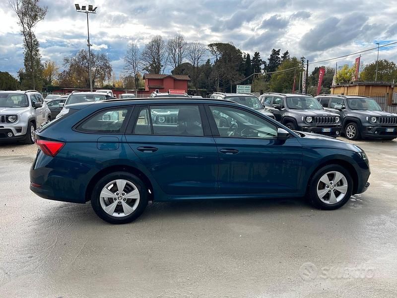 Usata Skoda Octavia Executive 116 CV (85 kW) 2023 Blu Station wagon