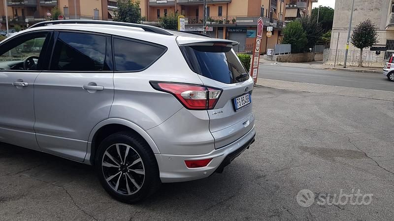 Usata Ford Kuga 120 CV (88 kW) 2018 Grigio SUV