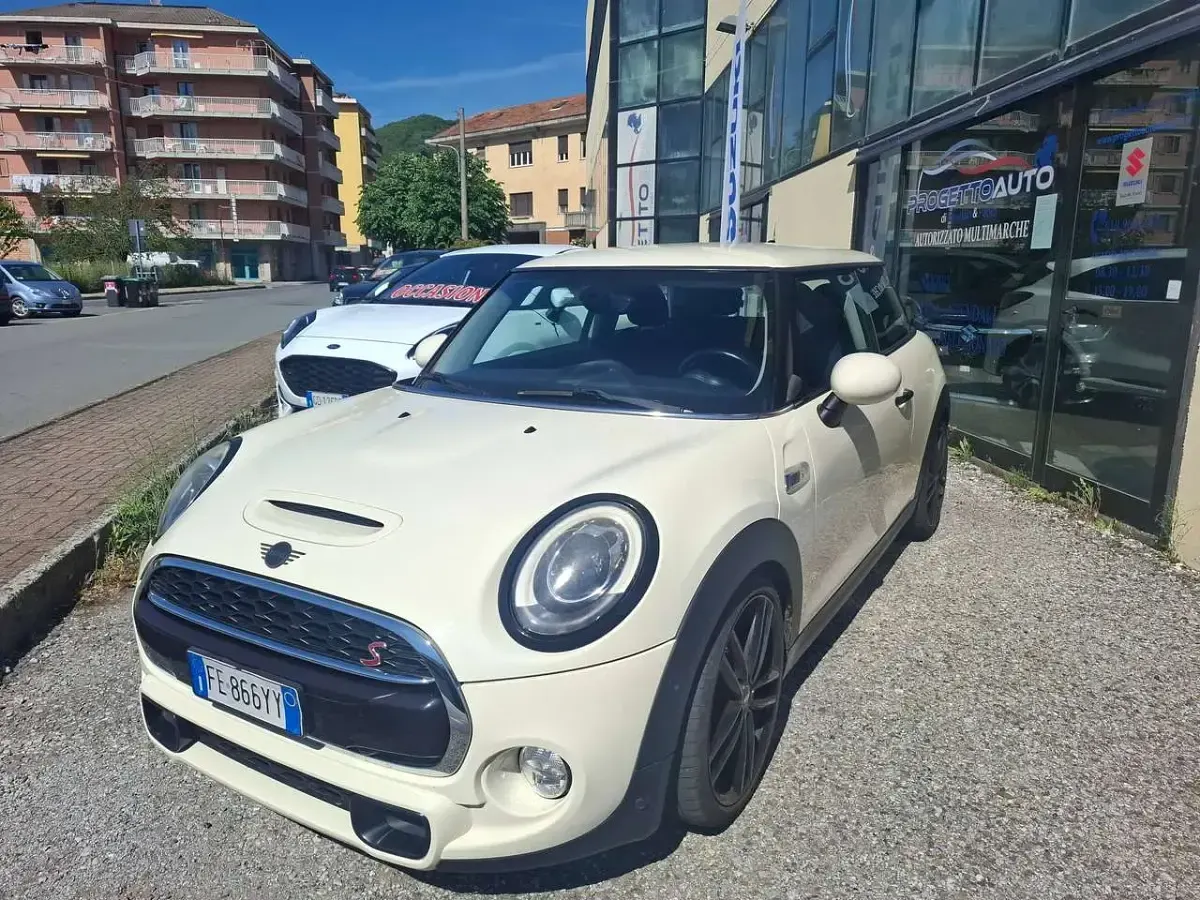 Usata Mini Cooper SD Hype 170 CV (125 kW) 2016 Beige Utilitaria