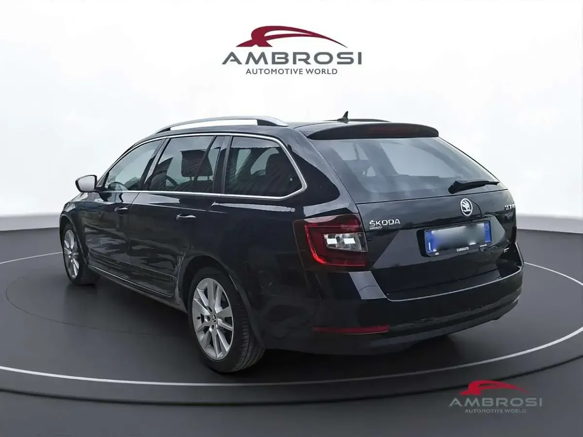 Usata Skoda Octavia G-TEC Executive 110 CV (80 kW) 2018 Nero Station wagon