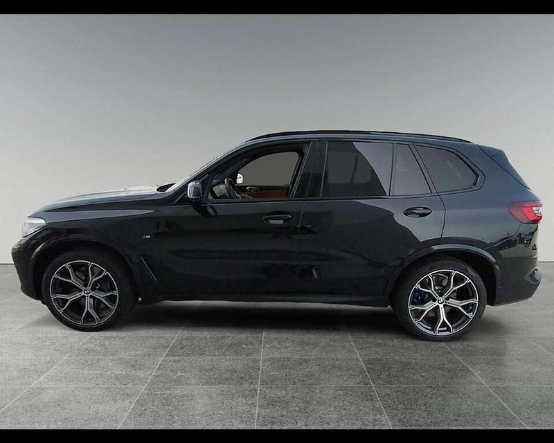 Usata BMW X5 M Sport 340 CV (250 kW) 2022 Black sapphire metallizzato SUV