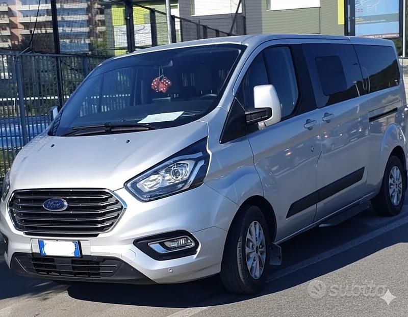 Grigio Usata 2018 Ford Tourneo Custom Furgone | 23.500 € (Molto cara) - Immagine 1/3