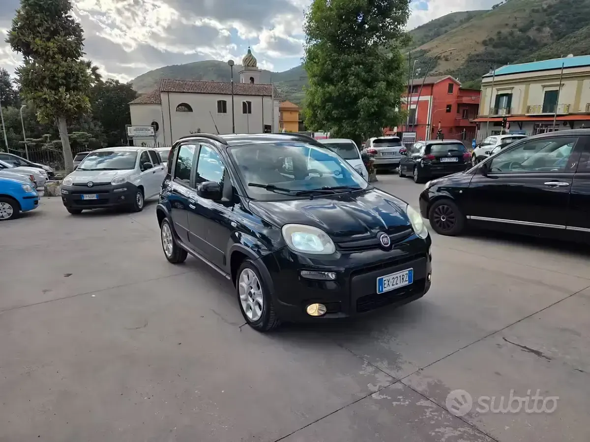 Usata Fiat Panda Trekking 80 CV (58 kW) 2014 Nero Utilitaria