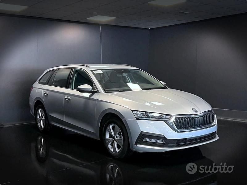 Usata Skoda Octavia Executive 116 CV (85 kW) 2023 Grigio Station wagon