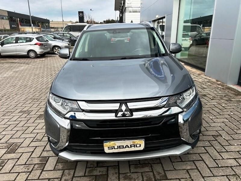Usata Mitsubishi Outlander Instyle 150 CV (110 kW) 2015 Argento SUV