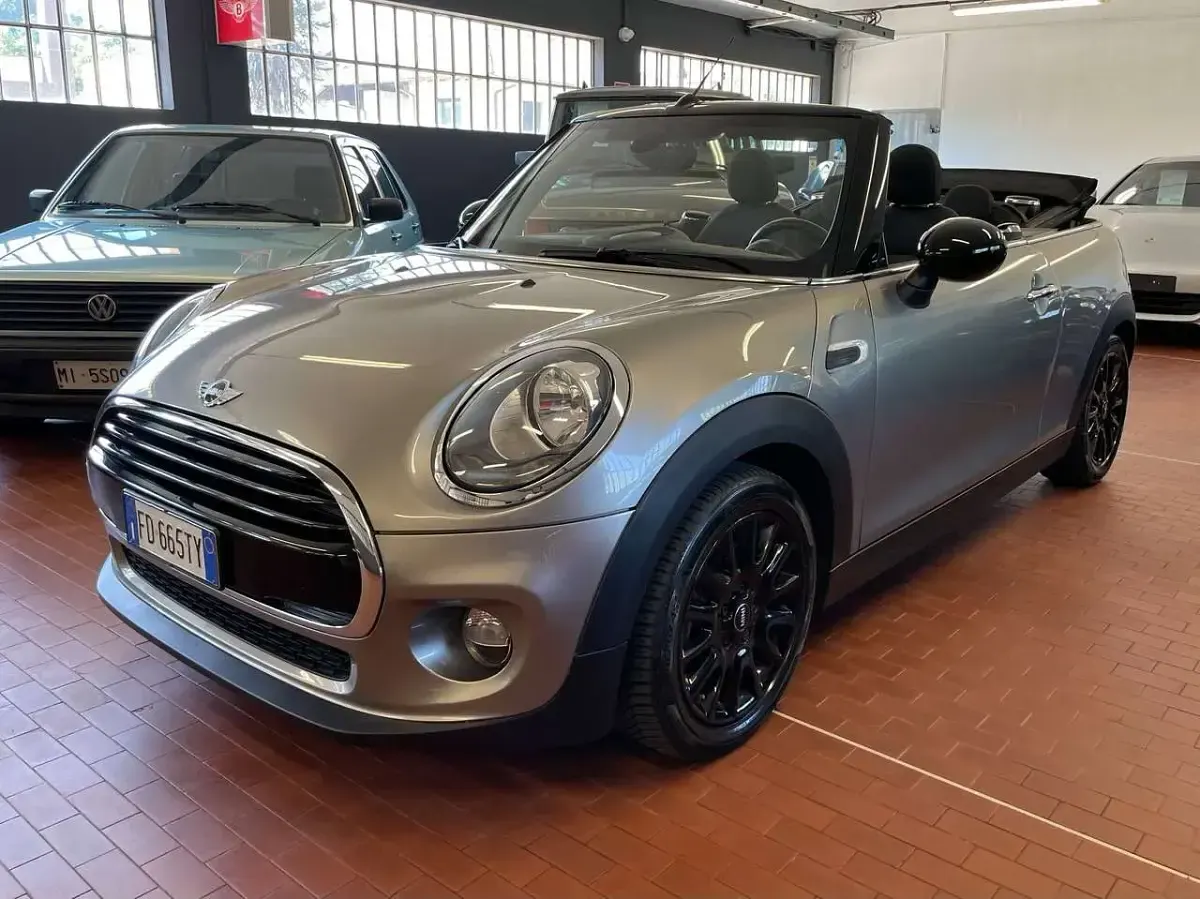 Usata Mini Cooper D Cabriolet Hype 116 CV (85 kW) 2016 Grigio Cabrio