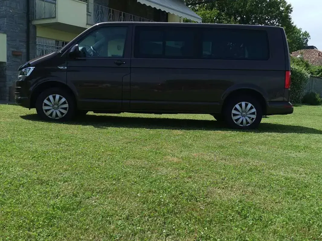 Usata VW Caravelle Comfortline 150 CV (110 kW) 2017 Marrone Furgone