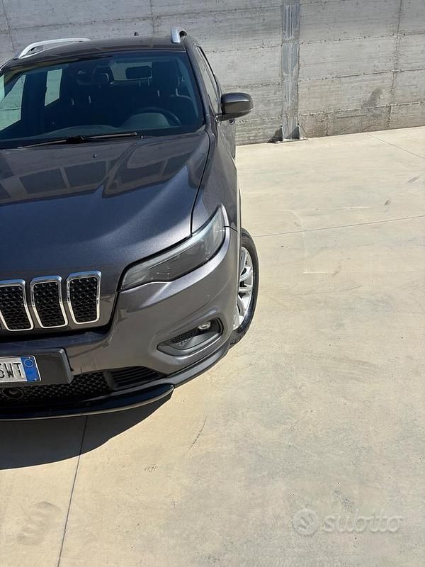 Usata Jeep Cherokee Longitude 194 CV (142 kW) 2019 Grigio SUV