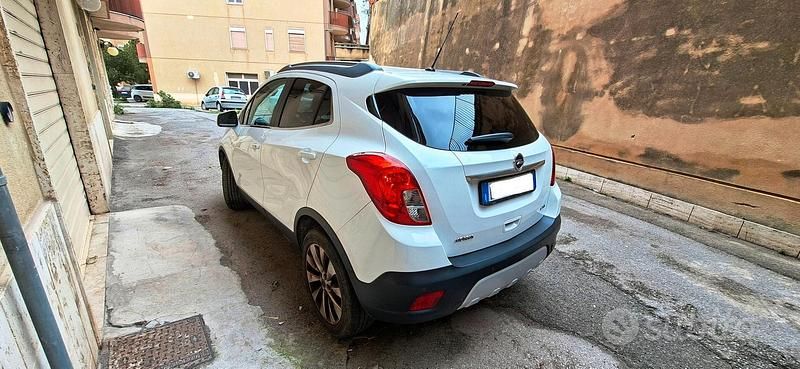 Usata Opel Mokka Cosmo 131 CV (96 kW) 2015 Bianco SUV