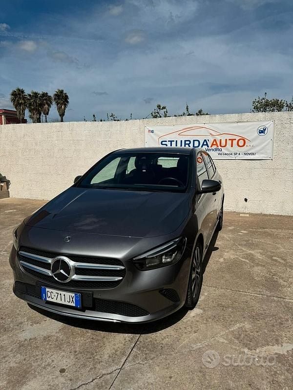 Grigio Usata 2020 Mercedes B180 Executive Monovolume | 19.490 € (Buon prezzo) - Immagine 1/4