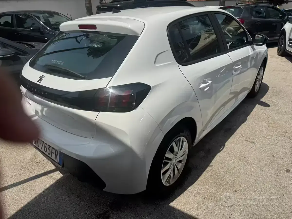 Usata Peugeot 208 Allure 75 CV (55 kW) 2022 Grigio Utilitaria