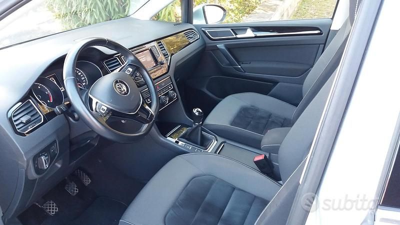 Usata VW Golf Sportsvan 110 CV (80 kW) 2015 Grigio Monovolume