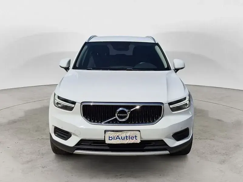 Usata Volvo XC40 Momentum 150 CV (110 kW) 2020 Bianco SUV