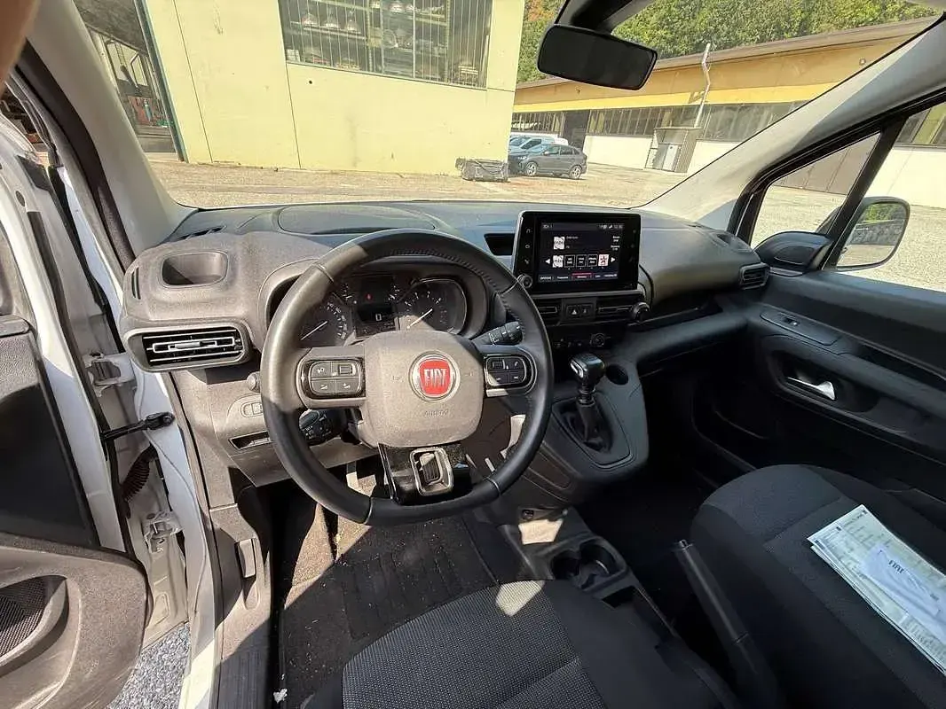Usata Fiat Doblò 102 CV (75 kW) 2023 Bianco Monovolume
