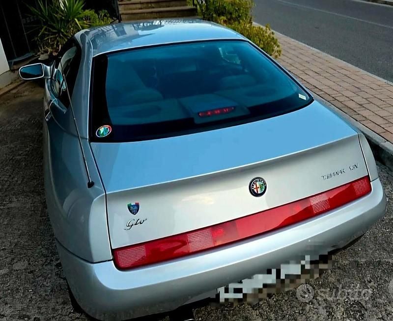Usata Alfa Romeo GTV 150 CV (110 kW) 1997 Grigio Coupé