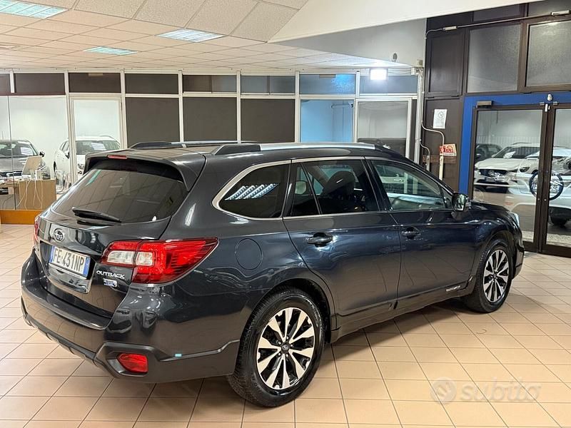 Usata Subaru Outback 149 CV (109 kW) 2016 Grigio Station wagon