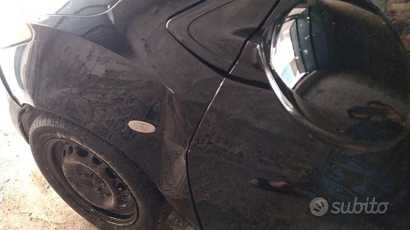 Usata Mazda 2 68 CV (50 kW) 2008 Nero Utilitaria